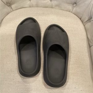 Mens Size 12 Yeezy Slides. I wear a 10.5 shoe but the 12 fit fine.